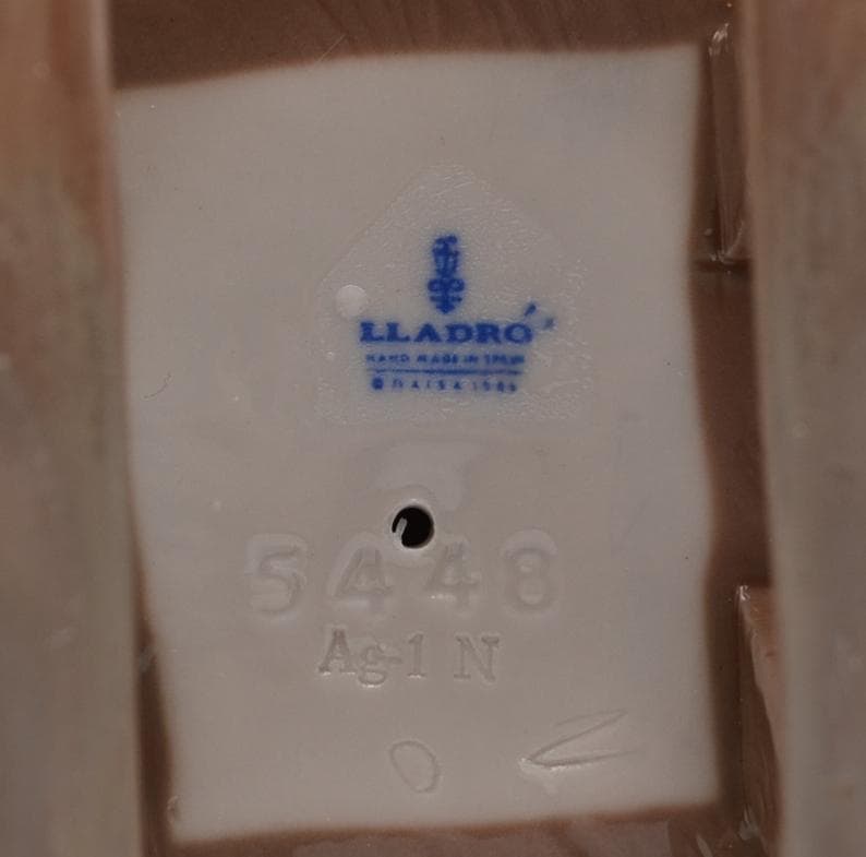 昼寝の時間　＃5448　★リヤドロ　スペイン　ポーセリン　光沢仕上　ヴィンテージ