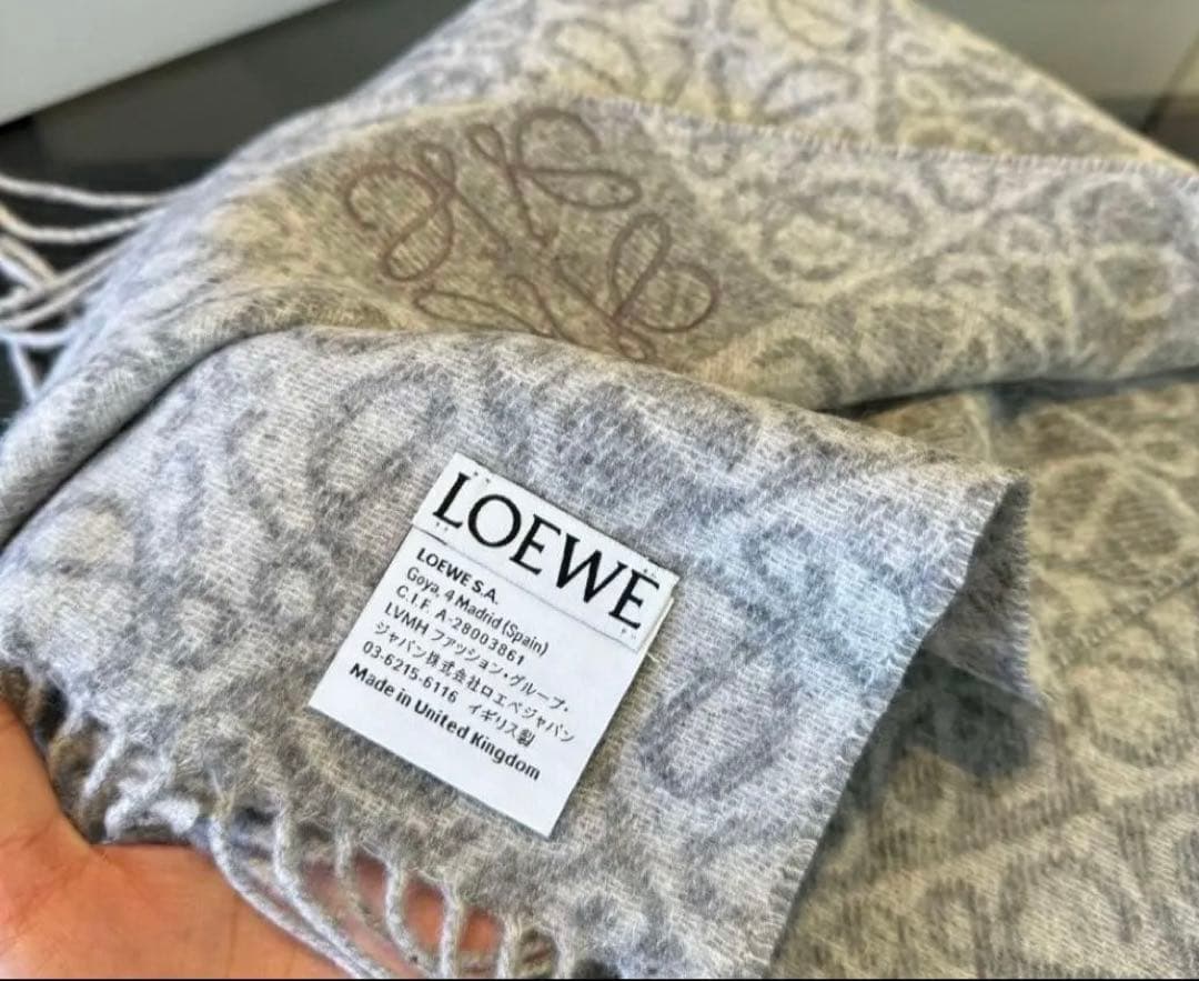 グレー マフラー