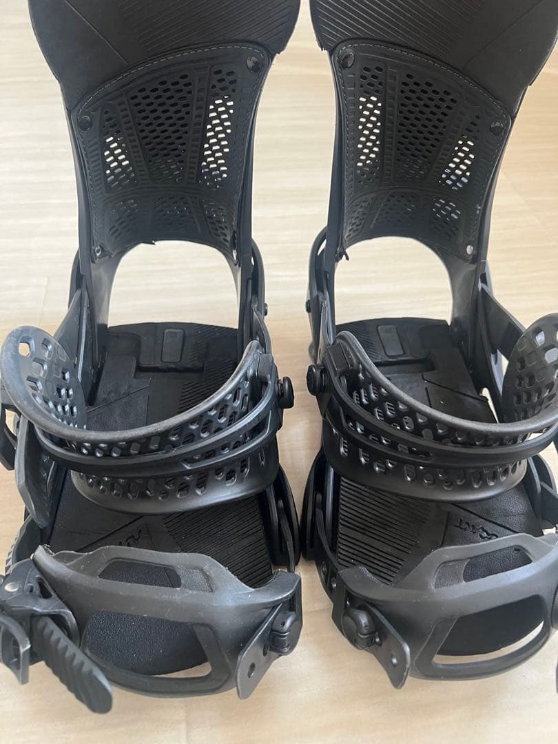 バートン マラヴィータ スノーボードビンディング