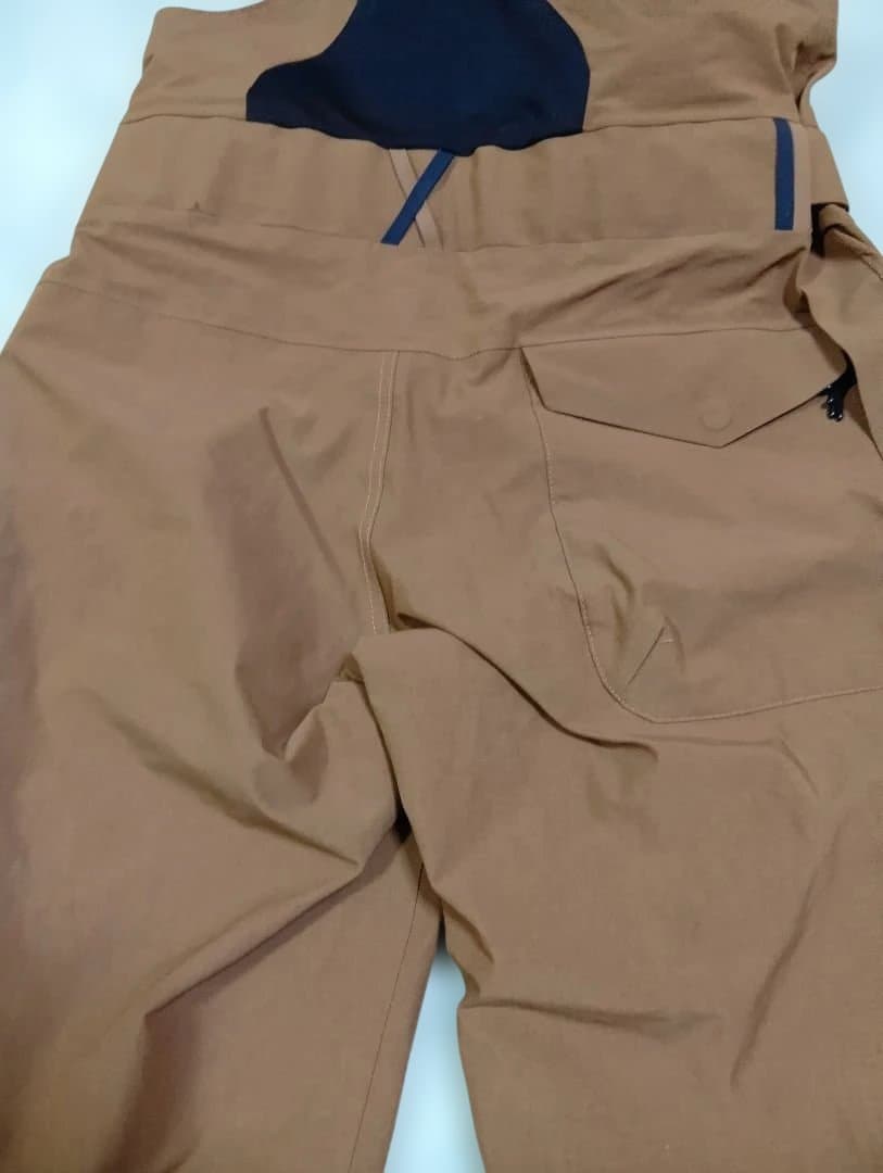 美品　HOLDEN ビブパンツ　Mサイズ