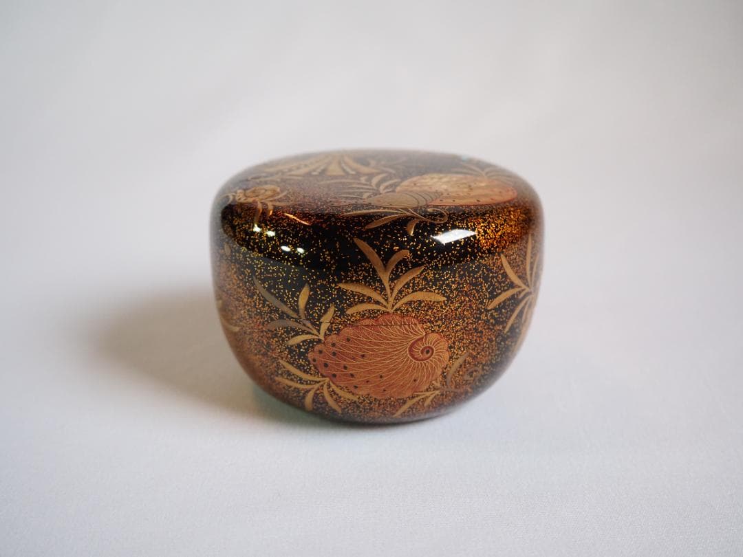 裏千家15世鵬雲斎大宗匠御書付『海松貝蒔絵平棗』岡澤起幸造（共箱）