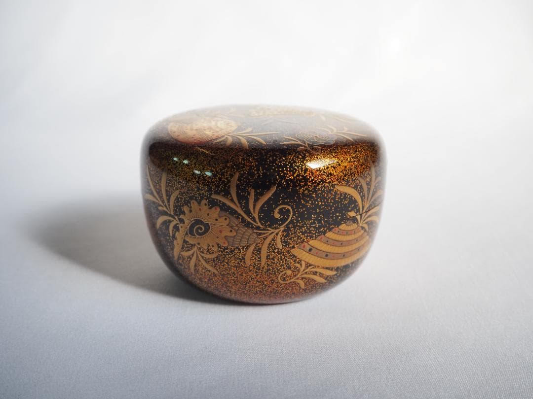 裏千家15世鵬雲斎大宗匠御書付『海松貝蒔絵平棗』岡澤起幸造（共箱）