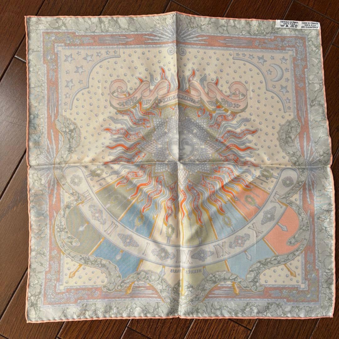 【希少・極美品】HERMES エルメス 栄光の日 プチカレ スカーフ　お値下げ中