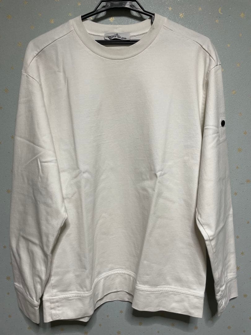 ホワイト 長袖カットソー 袖ボタン付き　STONE
