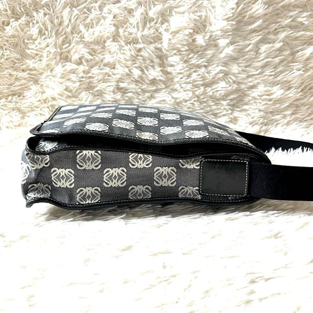 極美品　LOEWE ロエベ メッセンジャーバッグ ショルダーバッグ アナグラム