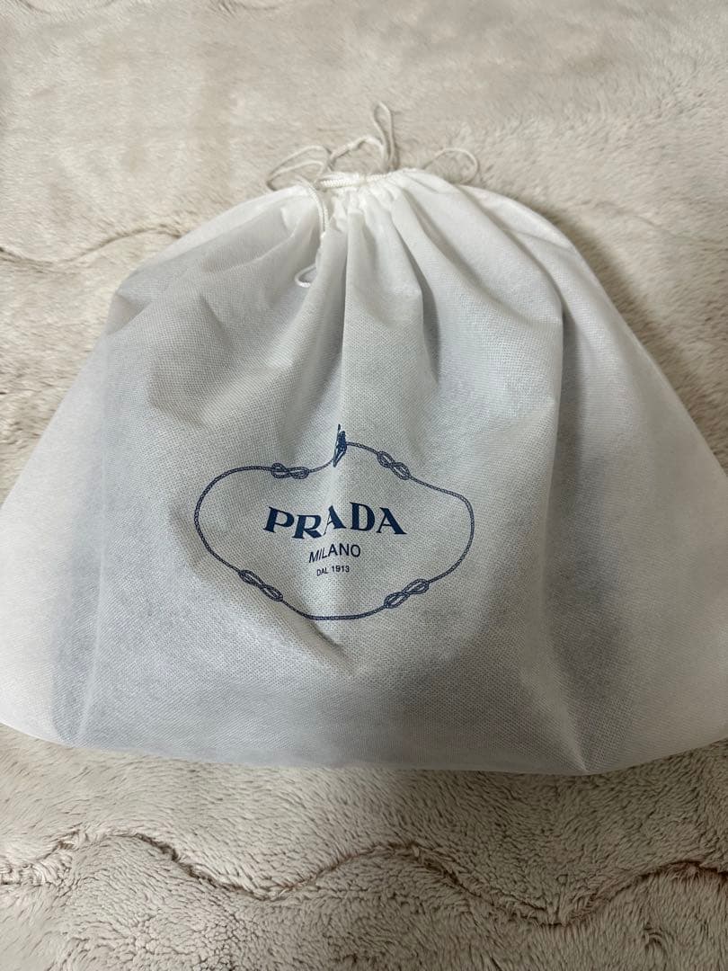 PRADAメッセンジャーバッグ