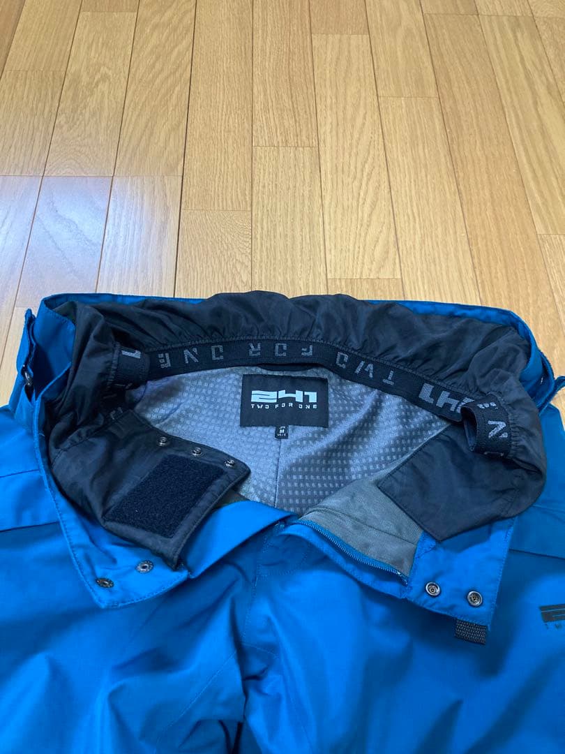 241 スノーボードウエア　GORE-TEX 上下セット