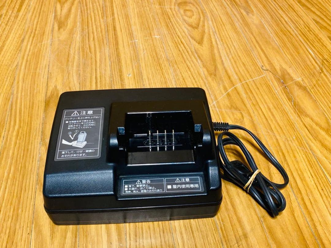 (25)Panasonic 電動自転車用充電器 ブラック NKJ073Z