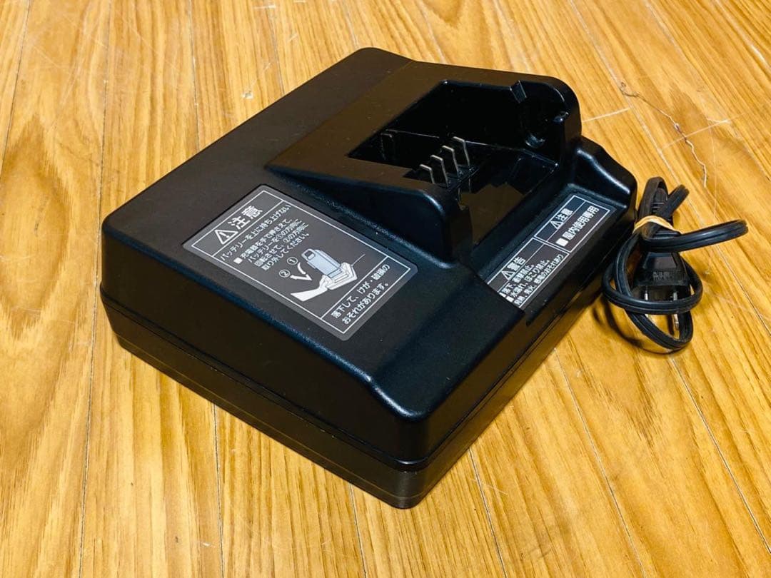 (25)Panasonic 電動自転車用充電器 ブラック NKJ073Z