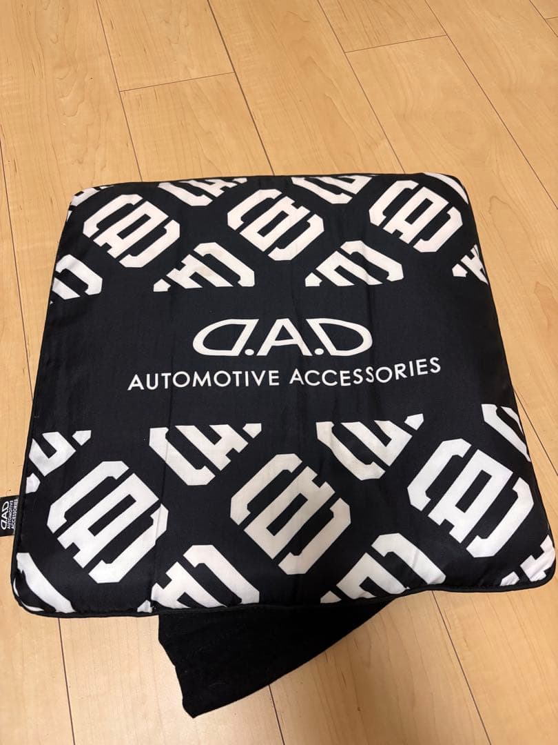 ミキ　D.A.D シートクッション ブラック/ホワイト