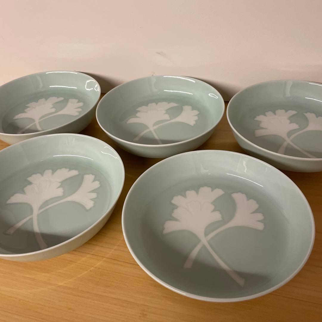 井上萬二 青白磁公孫樹文皿 5客揃　 人間国宝