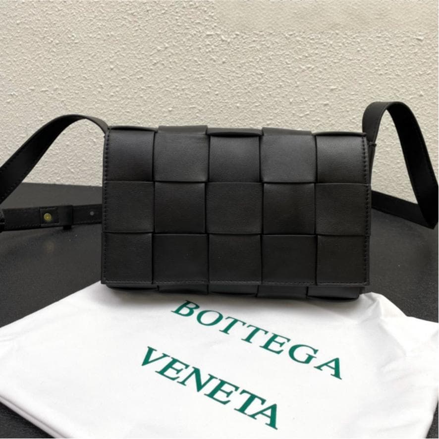 Cassette Small ブラックレザー バッグ