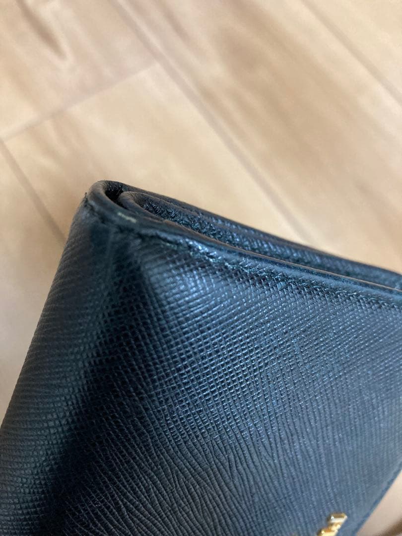 PRADA ブラック サフィアーノレザー 二つ折り財布