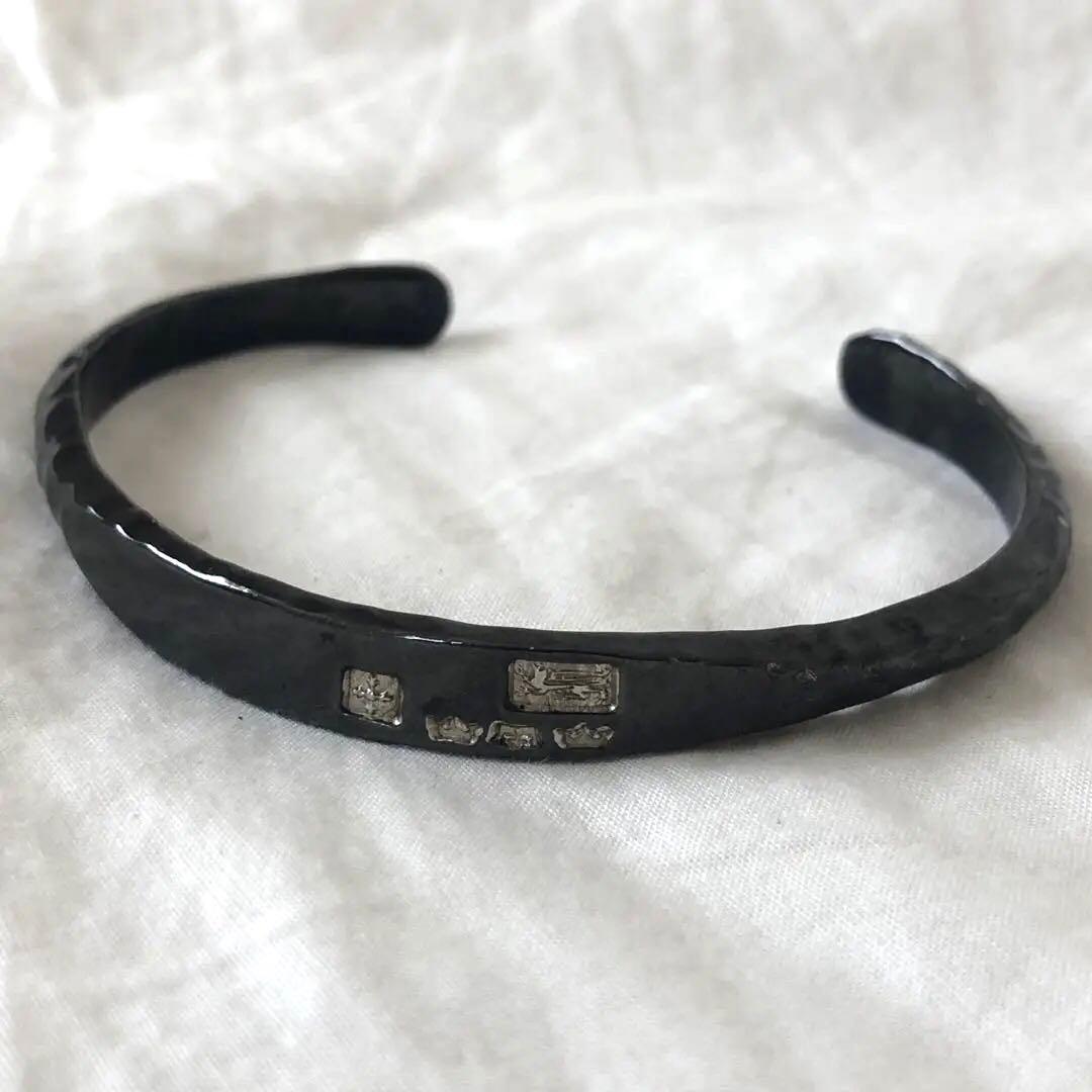 【美品】ライオンハート　シルバー　ブラック　石付き　黒いハンマードバングル