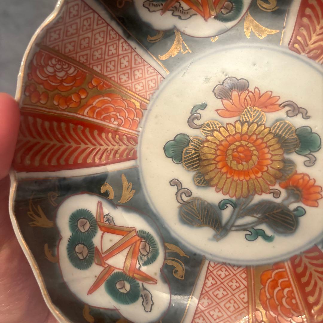 江戸後期　手描きのお花や松、幾何学模様が秀逸で金彩も美しい豪華絢爛な古伊万里