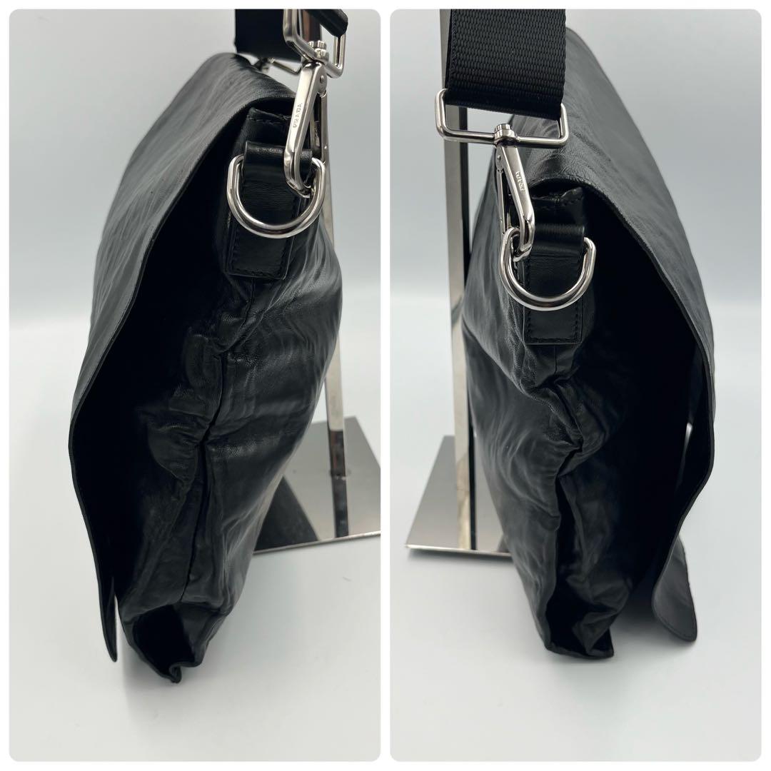 【極美品】PRADA メッセンジャーバッグ　ラムレザー　三角ロゴ　希少アイテム