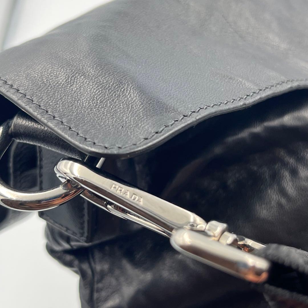 【極美品】PRADA メッセンジャーバッグ　ラムレザー　三角ロゴ　希少アイテム