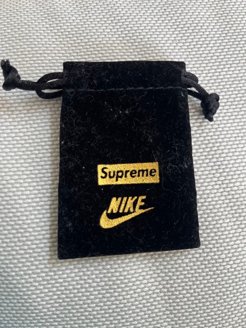 supreme×NIKE ピアス　片耳