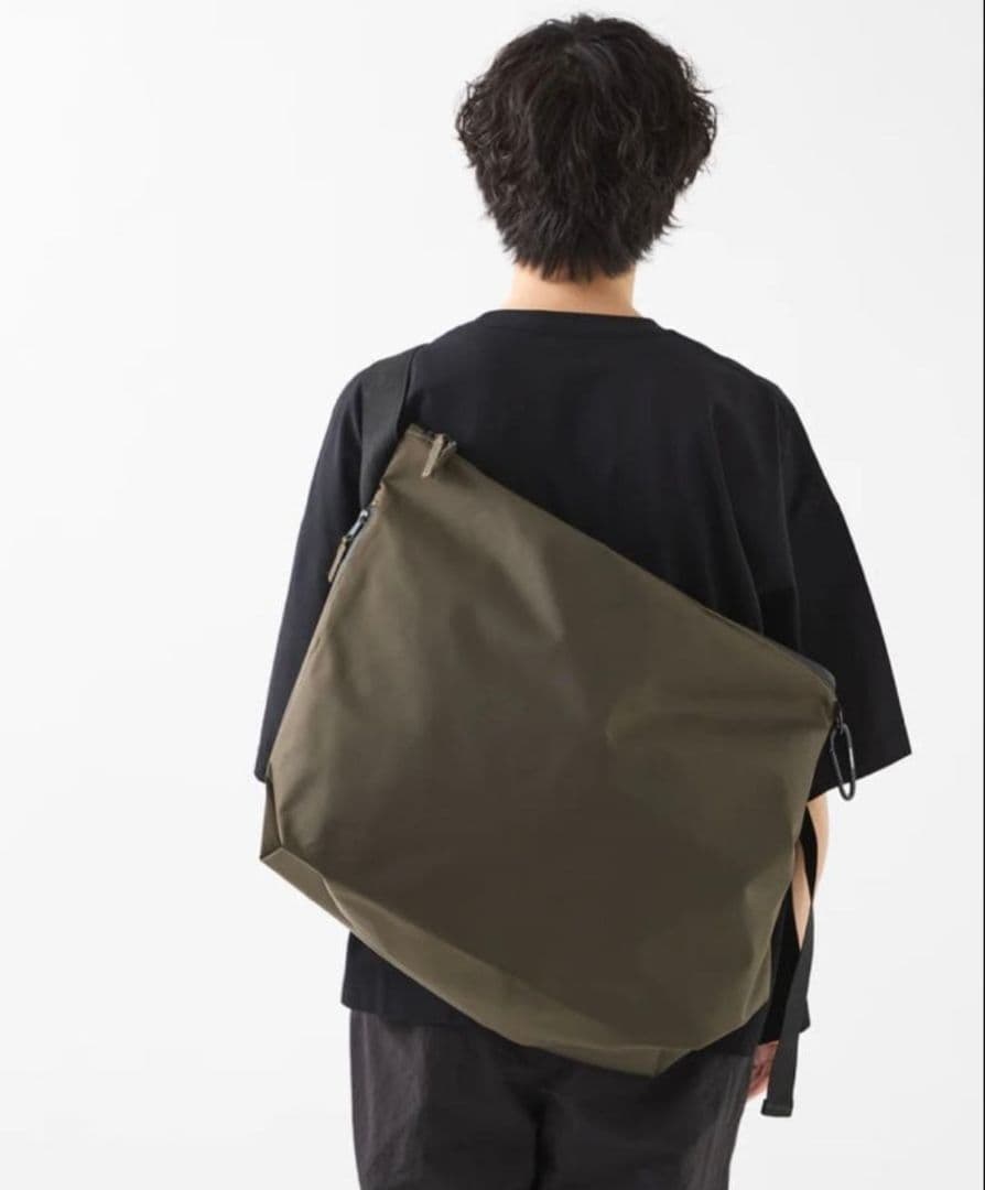 【最終価格・未使用品】meltum メッセンジャーバック（KHAKI GREY）