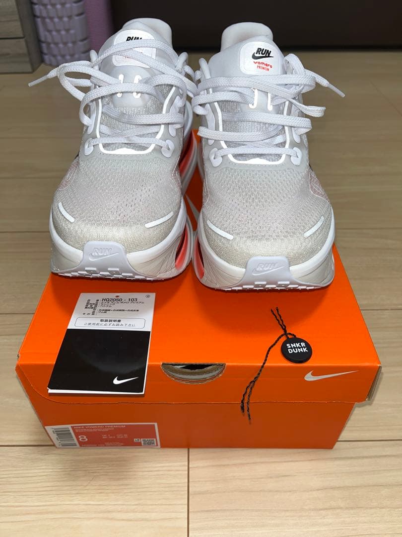 靴 Nike Vomero Premium White/Bright Crimson