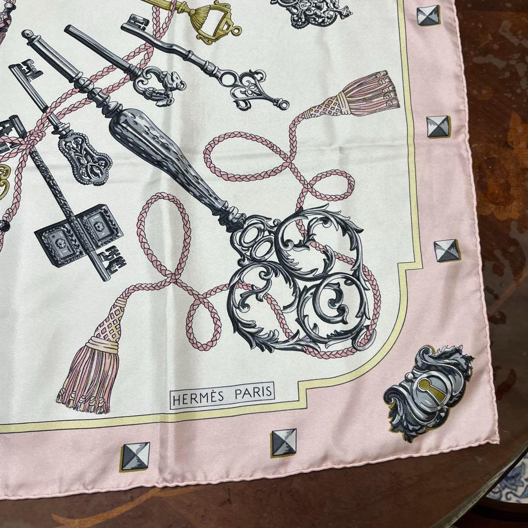 美品 エルメス スカーフ カレ90 シルク100% 鍵柄 レディース