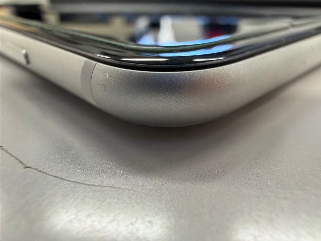 Apple iPhone SE (第2世代) 白　SIMフリー