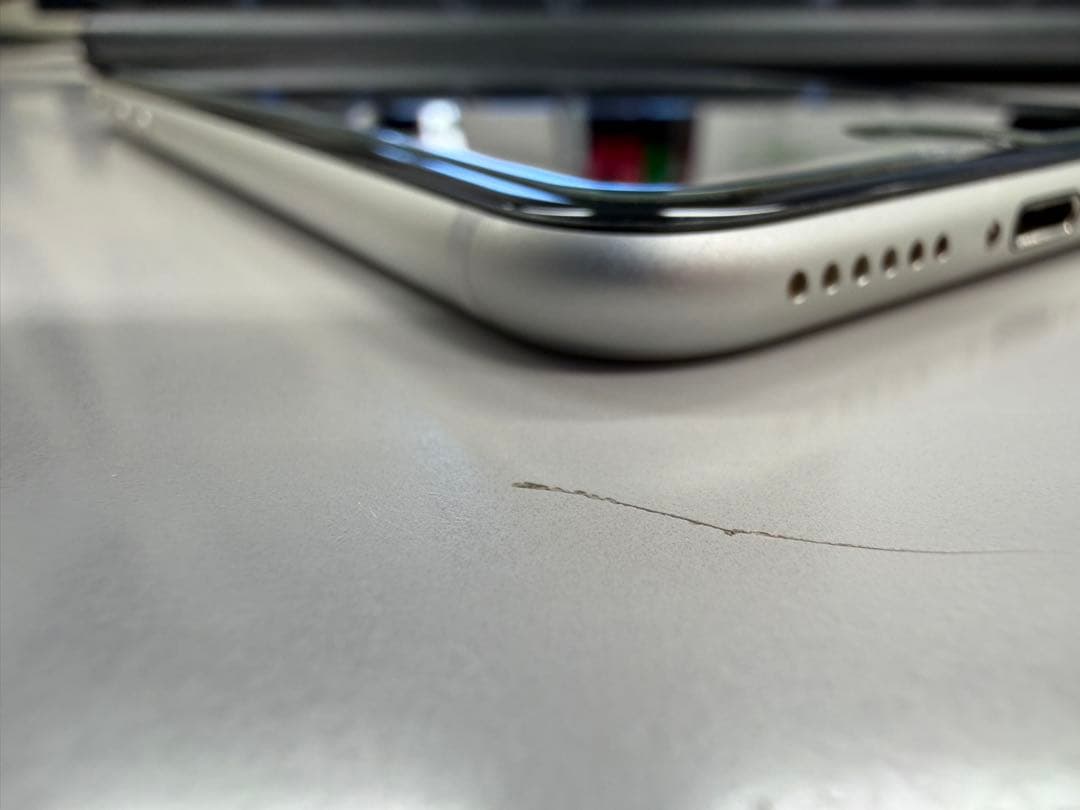 Apple iPhone SE (第2世代) 白　SIMフリー