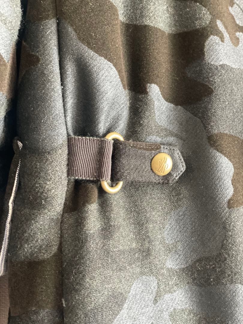 モンクレールガムブルー カモフラ柄ダウンジャケット　コート