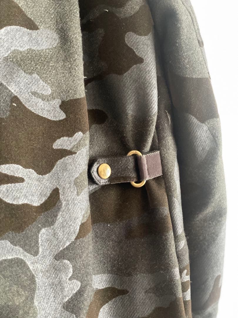 モンクレールガムブルー カモフラ柄ダウンジャケット　コート