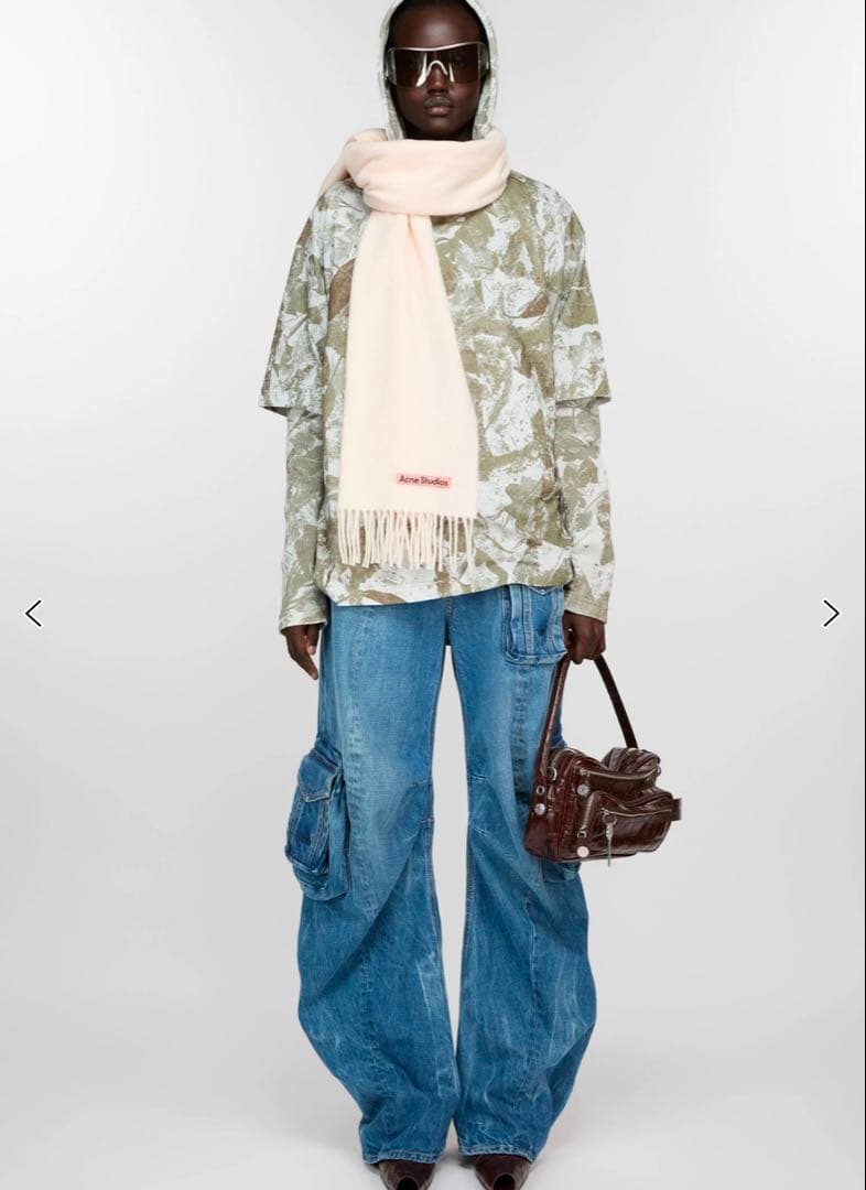 る*る様 acne studioマフラー　新品