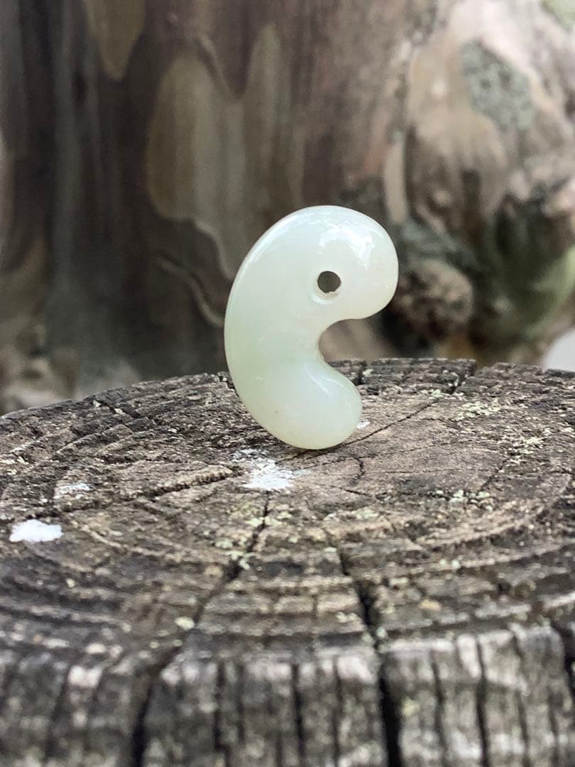 ✳極上材料使用‼️ 氷*糸魚川翡翠勾玉　神様と通じる縁起物お守り　鑑別書取得極上品