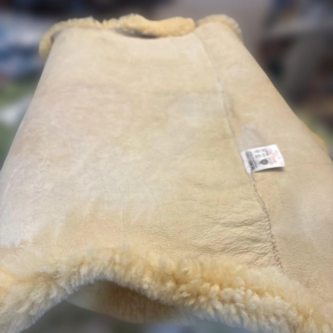 値引きします。必要な方にどうぞ！ベージュ ⚫︎ムートン二匹ものナーシングラック