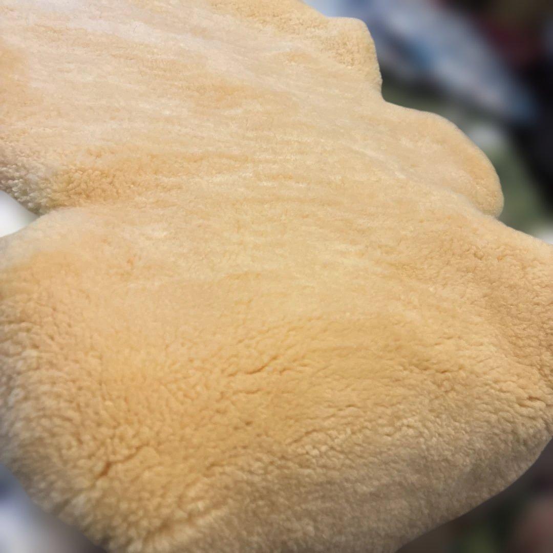 値引きします。必要な方にどうぞ！ベージュ ⚫︎ムートン二匹ものナーシングラック