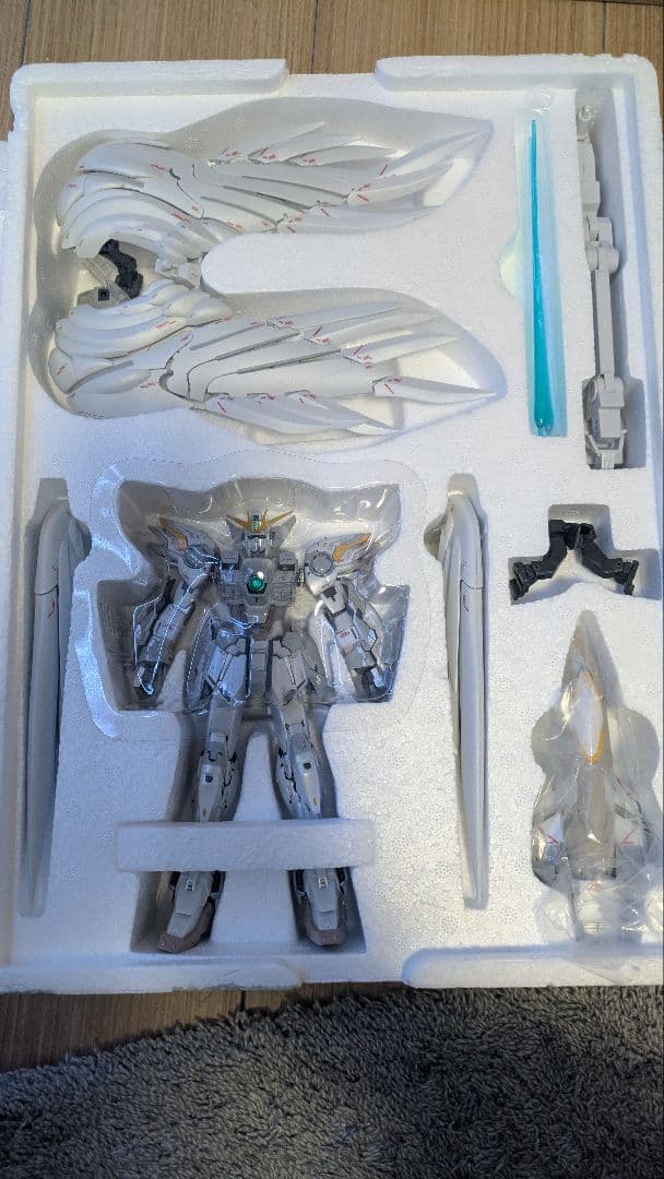 BANDAI ウイングガンダム スノーホワイトプレリュード