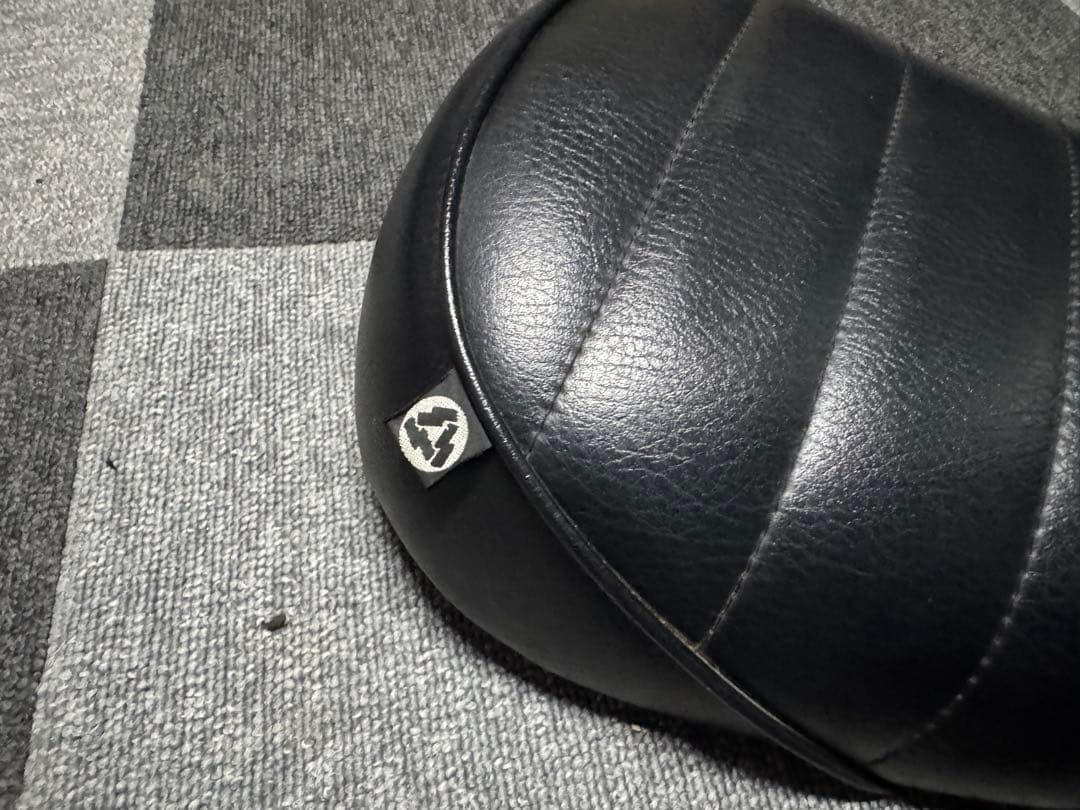 XLH883ブラックシート ストライプデザイン