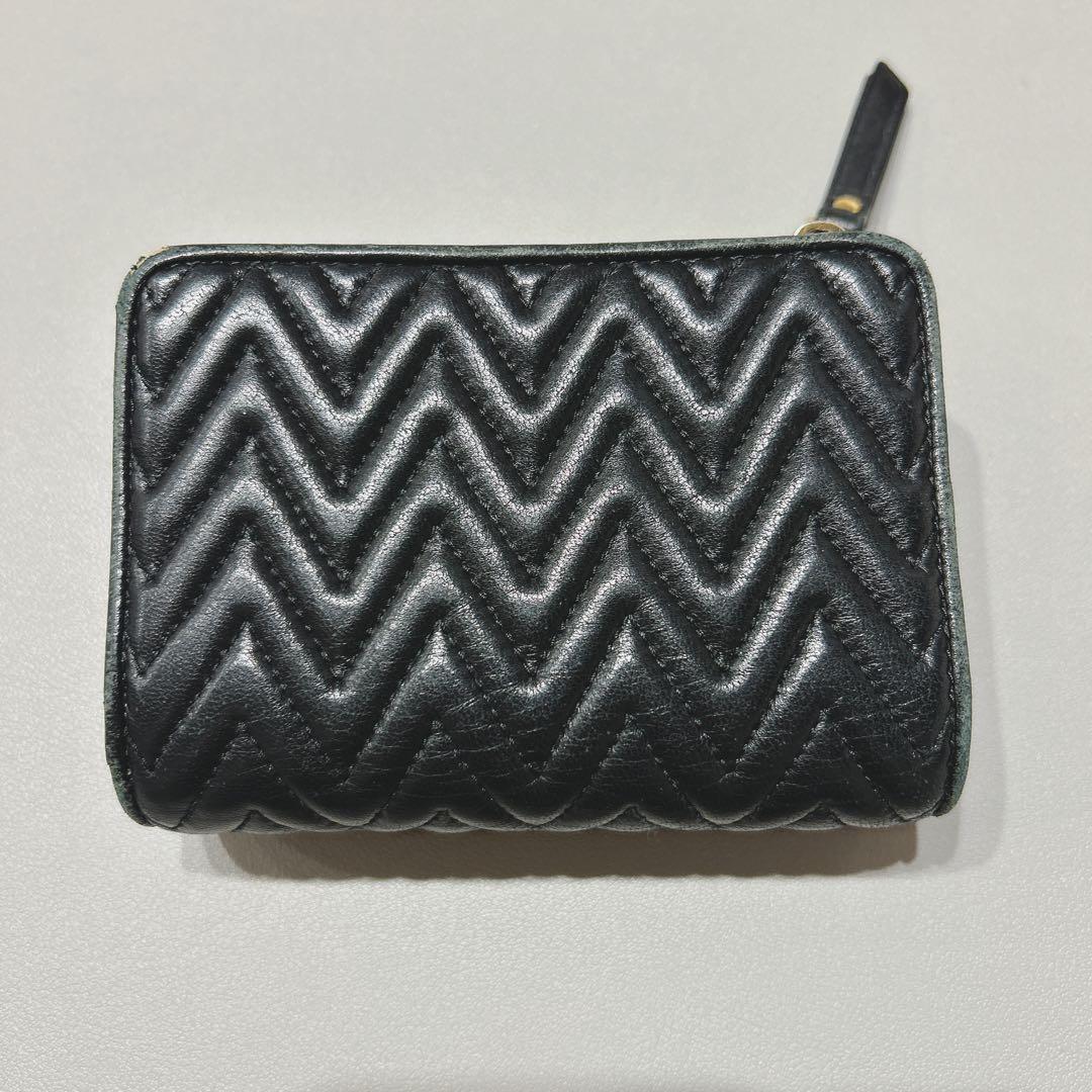 miumiu 三つ折り財布