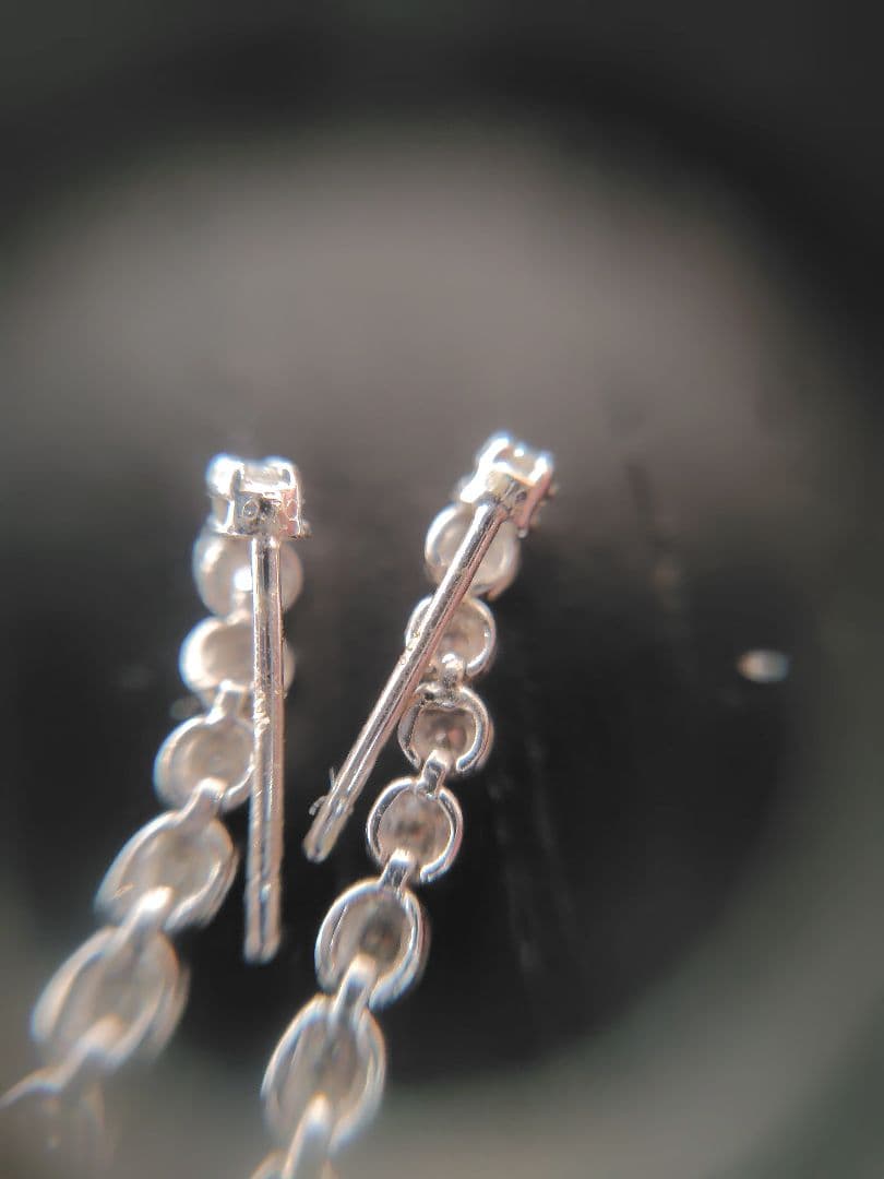 ​無色透明の輝き✨極美品 K10WG 天然ダイヤモンド 0.2ct ラインピアス