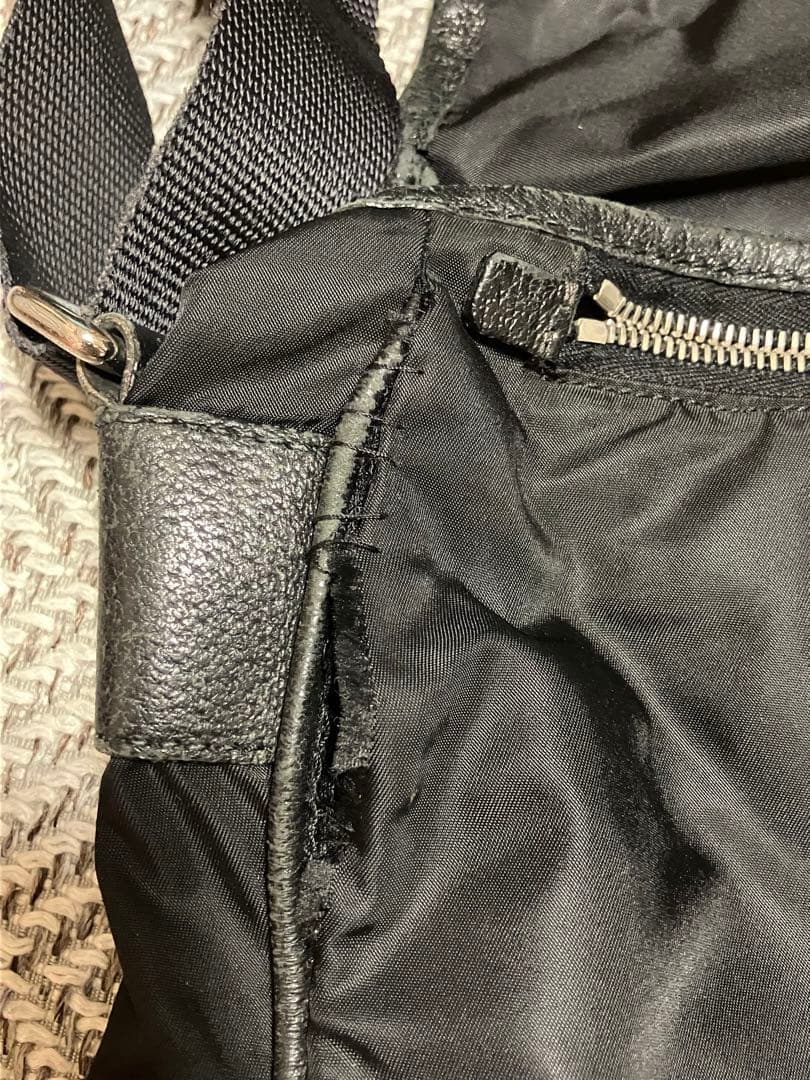 PRADA プラダ ショルダーバッグ メッセンジャーバッグ 三角ロゴ