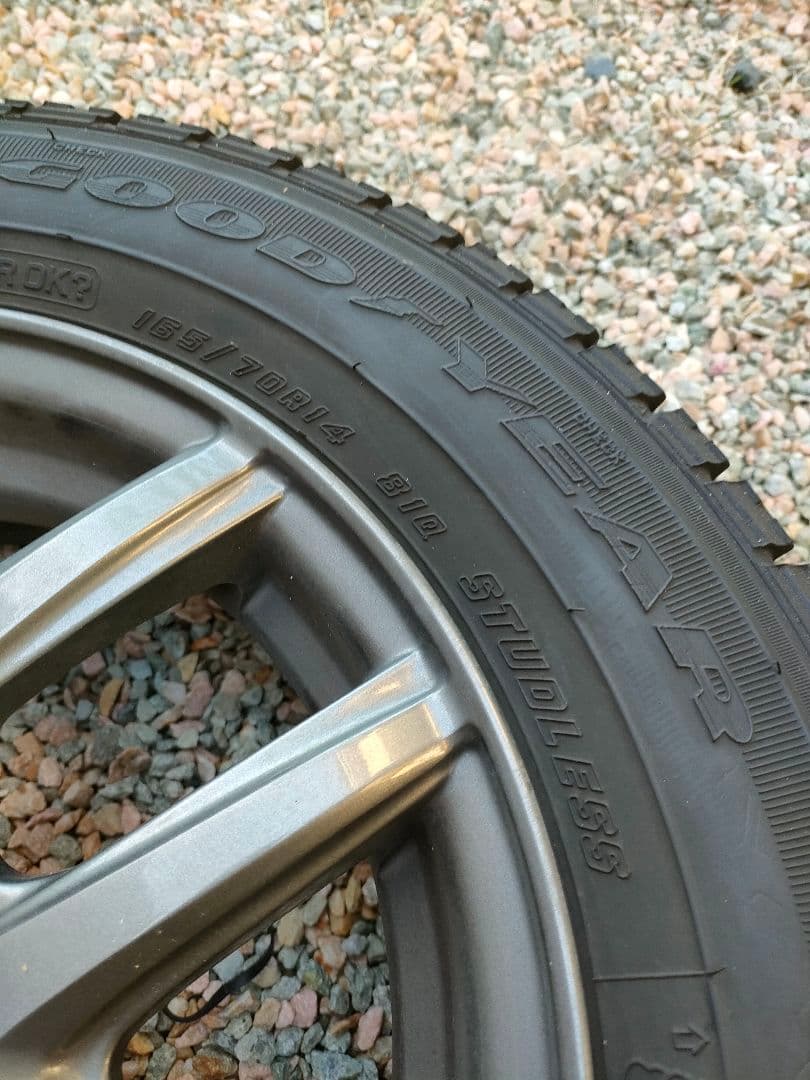 スタッドレスタイヤ グッドイヤー　アイスナビ 165/70R14