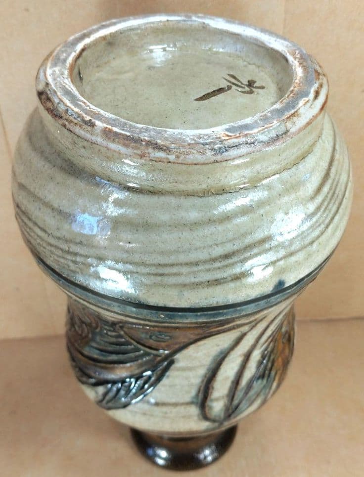 【本物保証】金城次郎 壷屋焼嘉瓶 共箱 栞 人間国宝 笑魚海老紋嘉瓶は激烈希少品