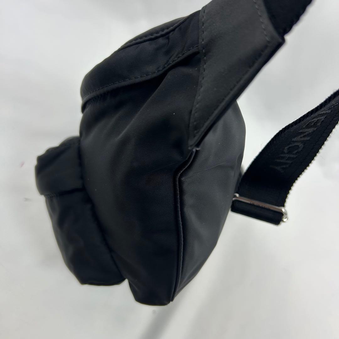 【美品】ジバンシー　エッセンシャル　ウエストポーチ　ボディバッグ　4Gpロゴ　黒