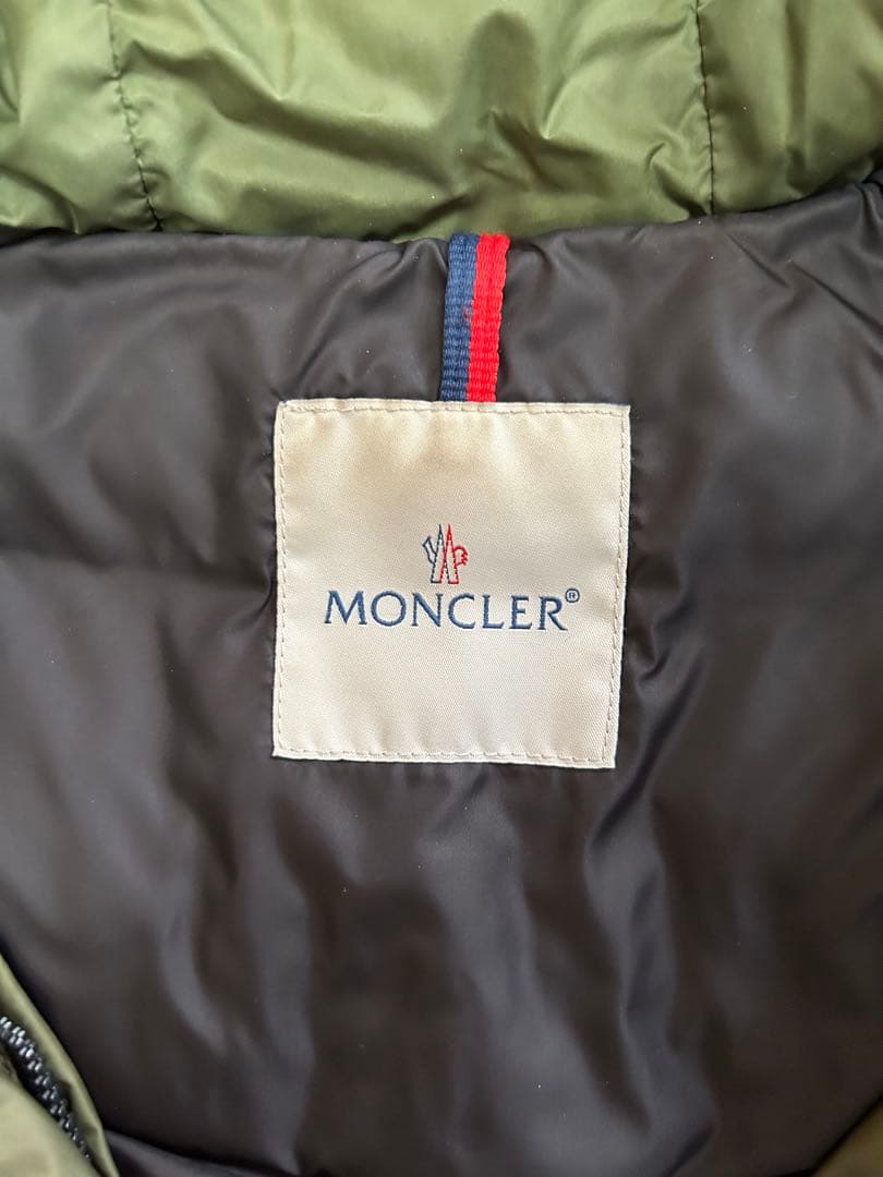 モンクレール オリーブグリーン フード付きダウンジャケット