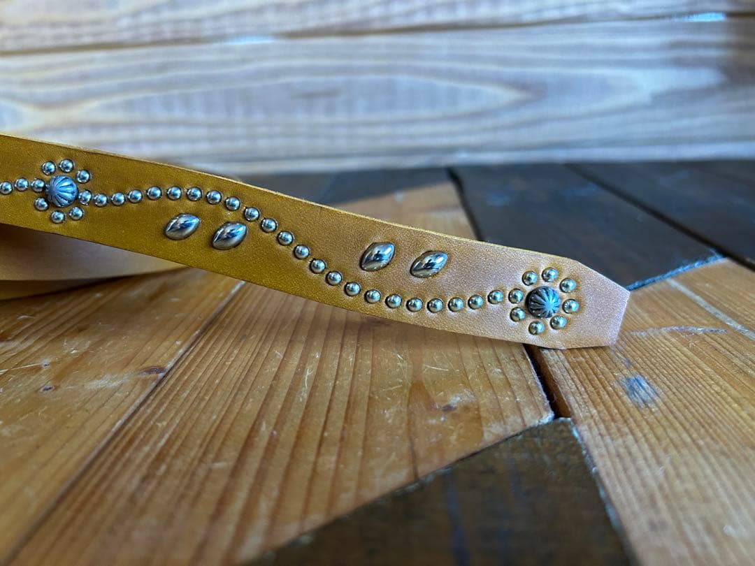 スタッズナローベルト22mm幅(ライトブラウン)ダブルリーフhtcナロー好き