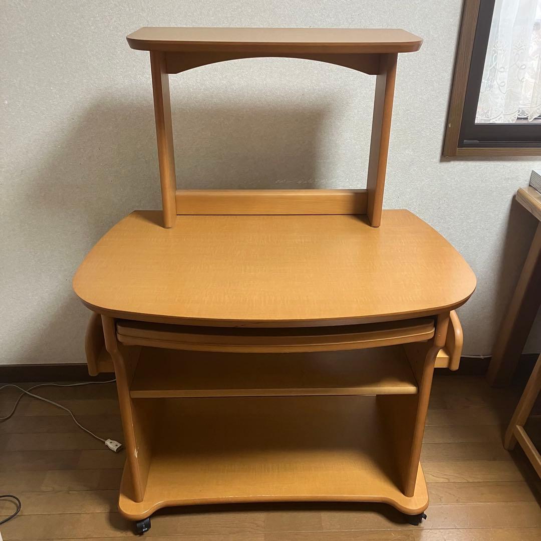 富士ファニチア　丸いフォルムのかわいいパソコンデスク