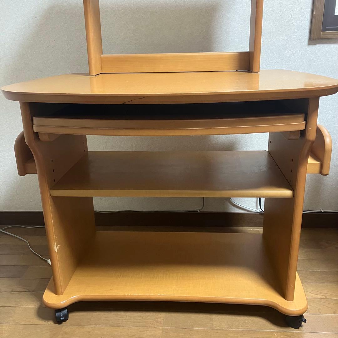 富士ファニチア　丸いフォルムのかわいいパソコンデスク