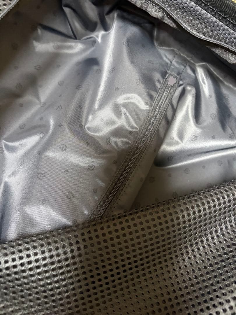 リモワRIMOWA ESSENTIAL LITE MINIレッド19L