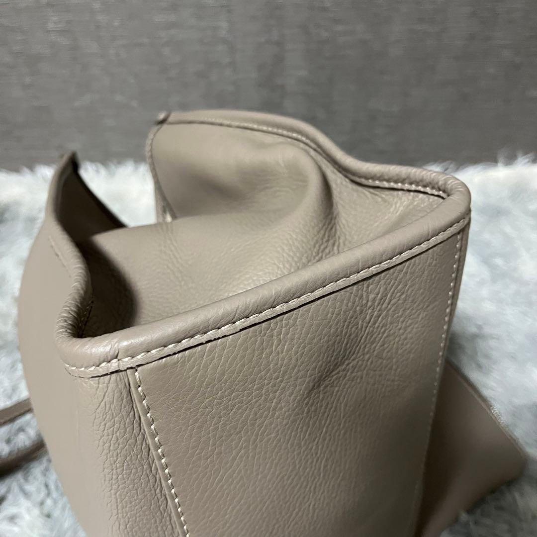 ✨️美品✨️ ジャンニキャリーニ マルチェッラ オールレザー グレージュ 肩掛け