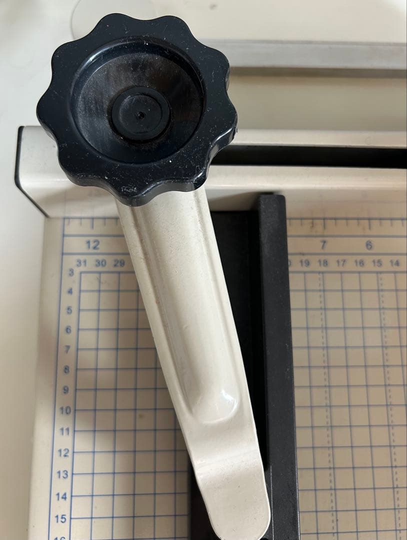 A4対応 手動式裁断機 グリッド付き