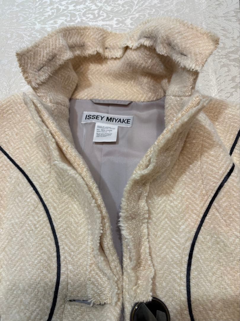 ISSEY MIYAKE アイボリー ジャケット　サイズ4