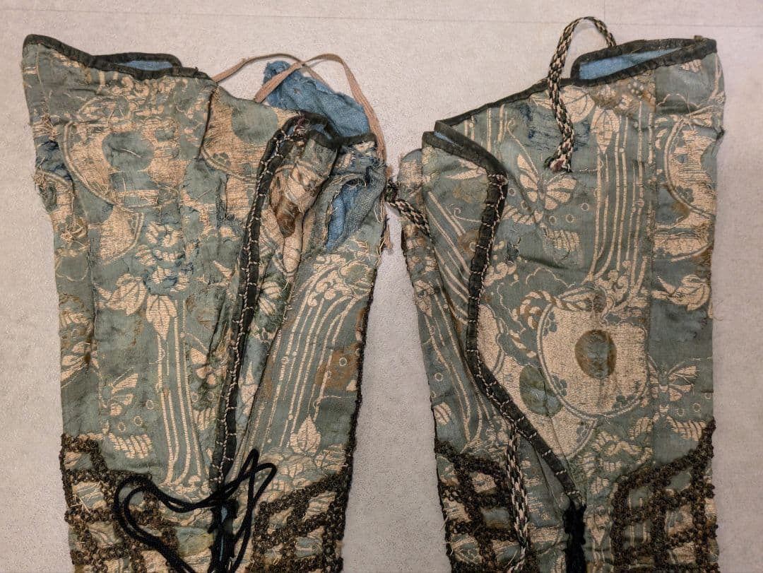 桃山から江戸初期 家紋 鉄製籠手 甲冑 面頬 前立て 武将 鎧 兜 武具 骨董